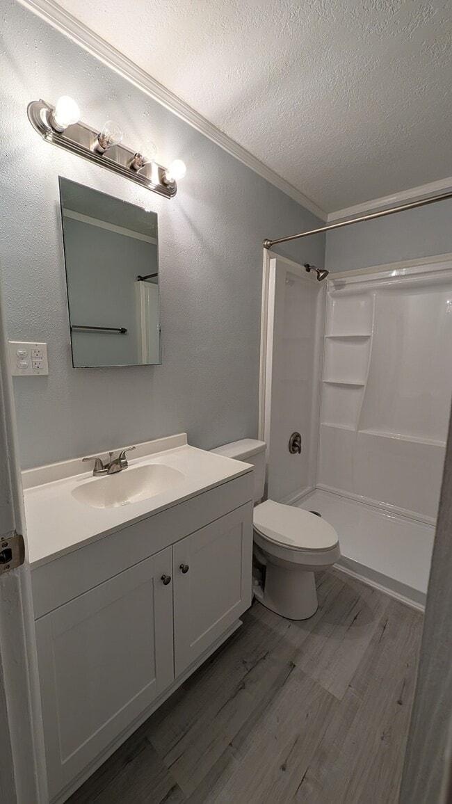 Building Photo - 208 Spencer Pl