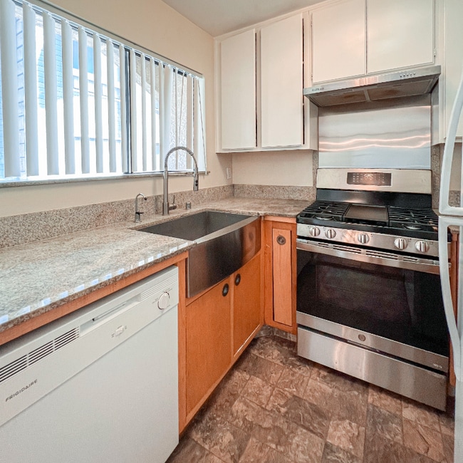 Foto del edificio - 657 W California Ave