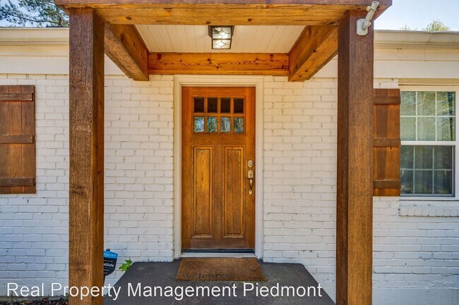 Building Photo - 3 br, 1 bath House - 1215 Beechview Drive SE
