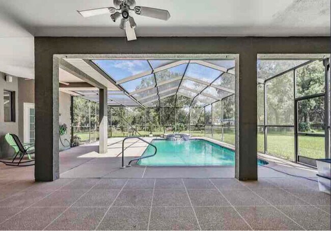 Foto del edificio - 18196 Winding Oaks Blvd