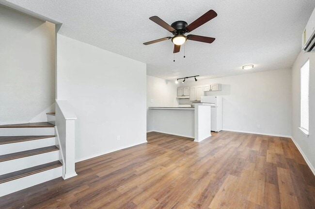 Building Photo - 131 Elsie Ave