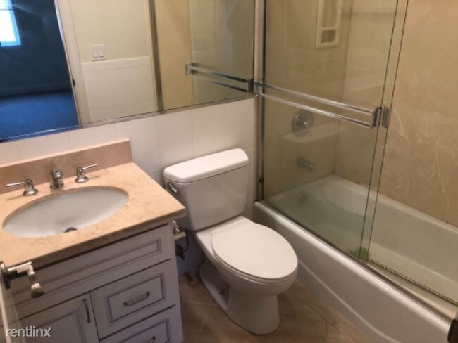 Foto del edificio - 2 br, 2 bath Apartment - 2408 26th Ave