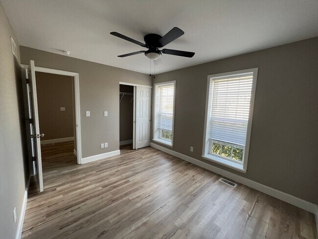Foto del edificio - 5 Bed 3 Bath single family home!