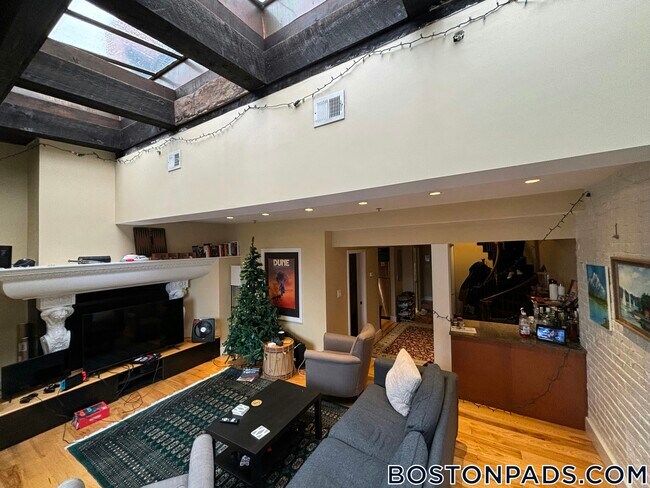 Foto del edificio - 113 Beacon St