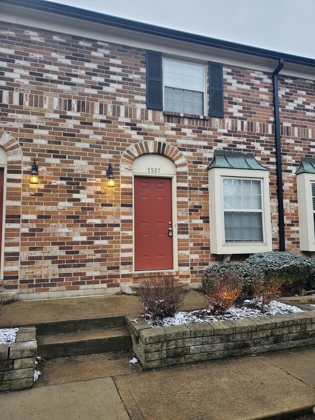Primary Photo - 2597 Olde Hill Ct N