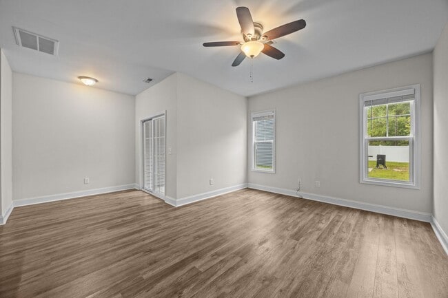 Building Photo - 211 N Stingray Ln