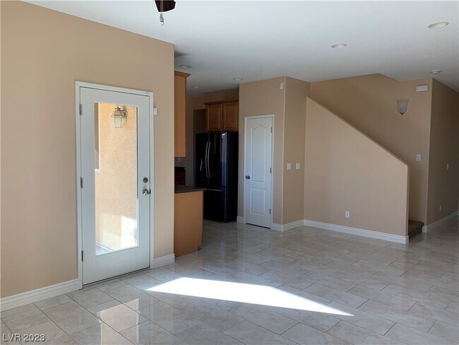 Foto del edificio - 10596 La Campana St