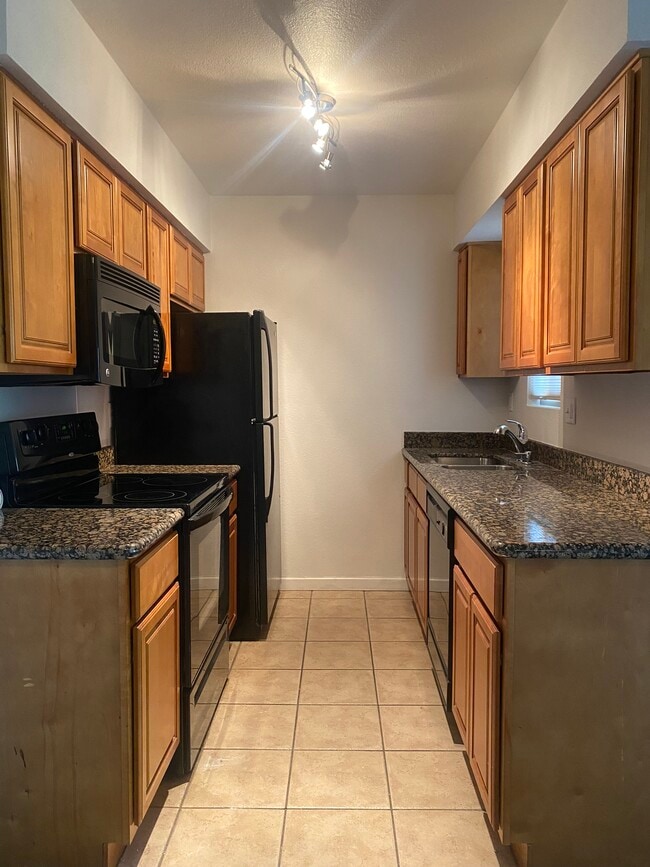 Efficient galley-style kitchen - 5877 N Granite Reef Rd Apartment