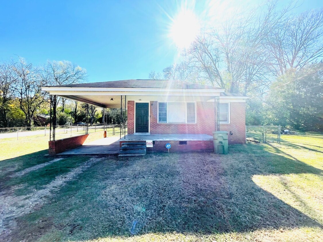 Foto principal - ** 3 Bed 1 Bath located in Chisholm ** Cal...