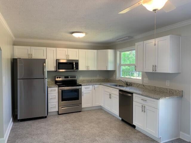 Building Photo - 1420 Central Dr