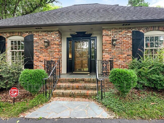 Foto del edificio - 3515 Foxcroft Rd