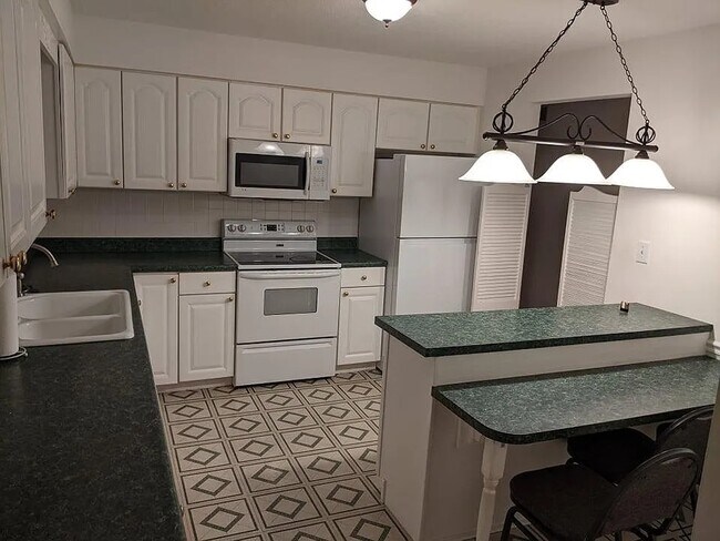 Foto del edificio - 6402 E Saint Charles Rd