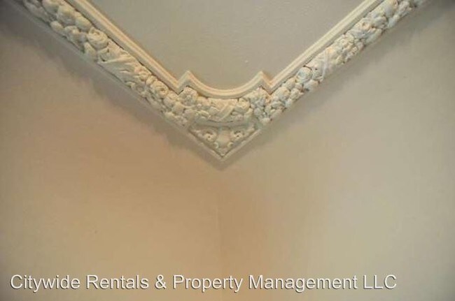 Building Photo - 5402 W Lloyd St