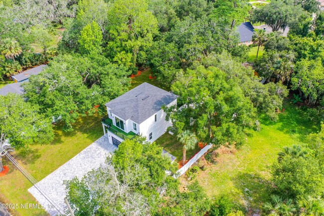 Foto del edificio - 5395 Heckscher Dr