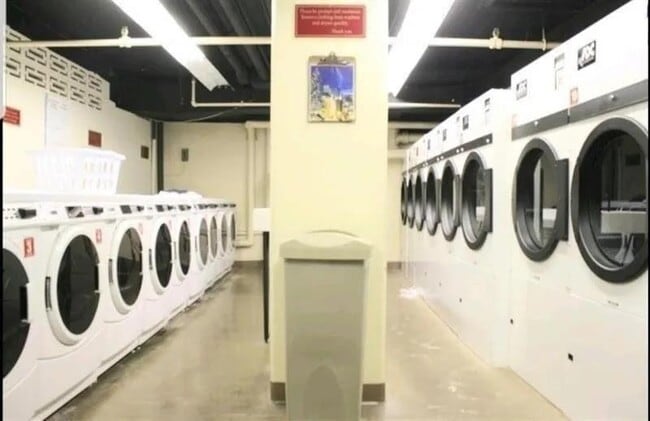 Foto del edificio - 300 Peachtree Rd NE