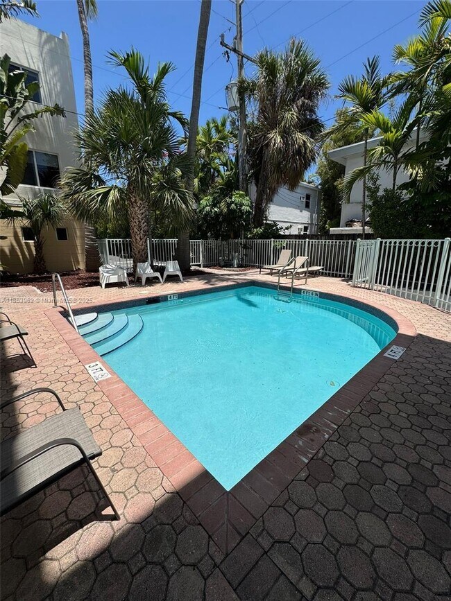 Building Photo - 10085 Bay Harbor Ter