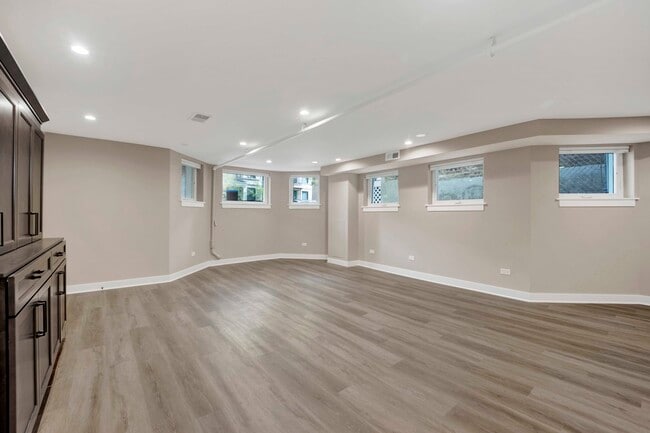 Foto del edificio - 1241 W Newport Ave