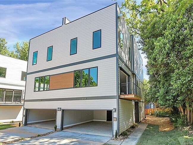 Foto del edificio - Located in the Smallwood Neighborhood only minutes to uptown Charlotte and all the major corridor...