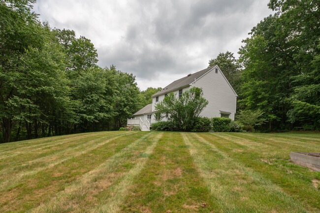 Building Photo - 76 Suffolk Dr