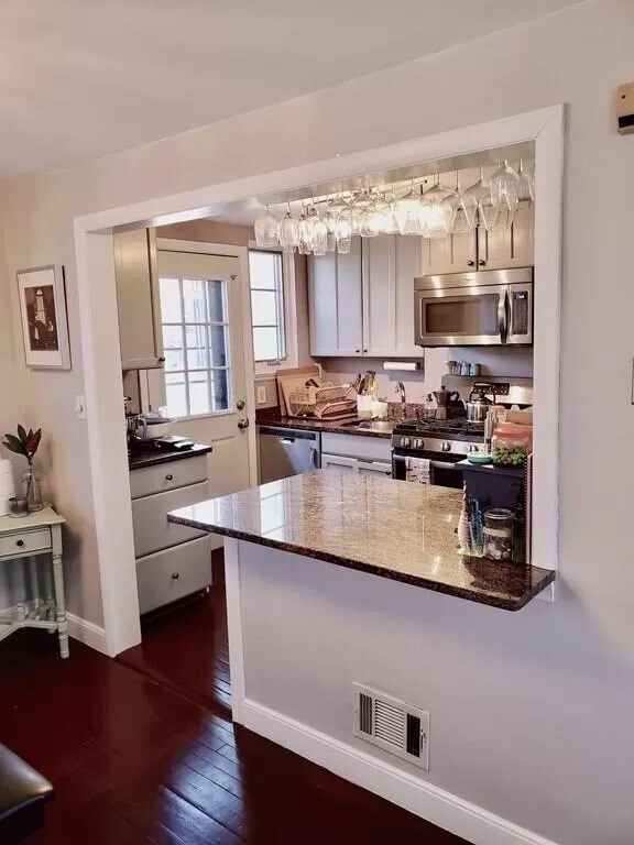 62 Pierce Rd, Watertown, MA 02472 Townhouse for Rent in Watertown, MA