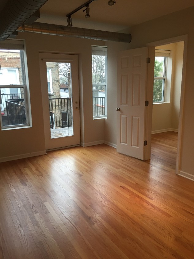 Primary Photo - 2520 W Leland Ave