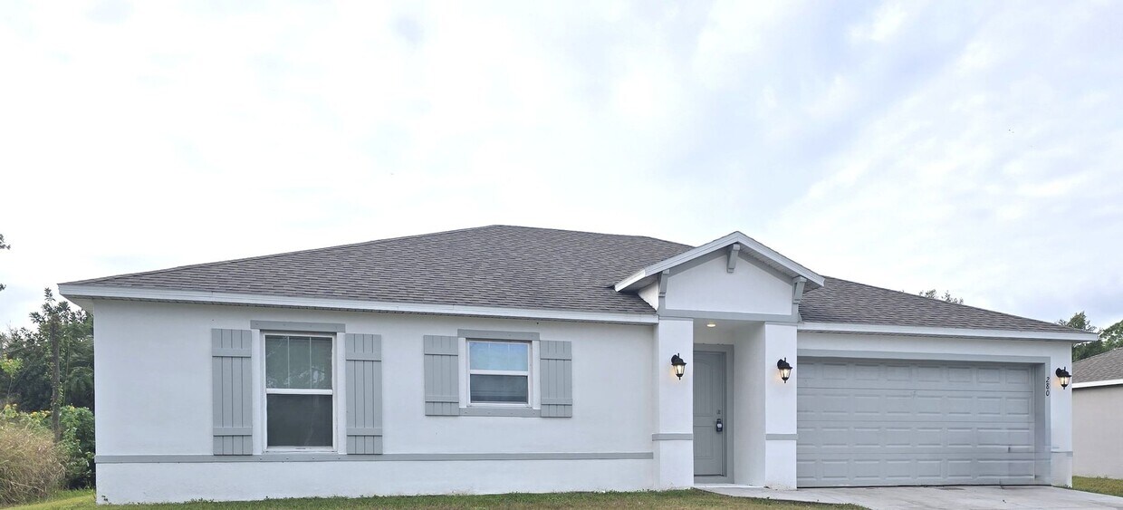 Foto principal - ****BEAUTIFUL 4/2 HOME IN PALM BAY