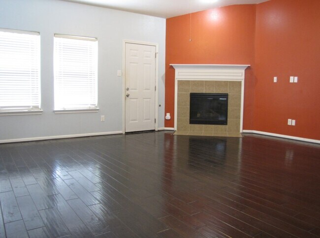 Foto del edificio - 24219 Cornell Park Ln