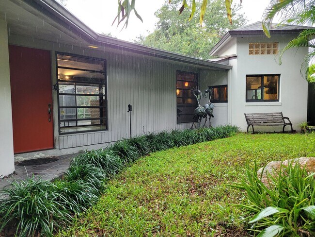 Building Photo - Mid Centry Modern Home with In-Law on Tran...