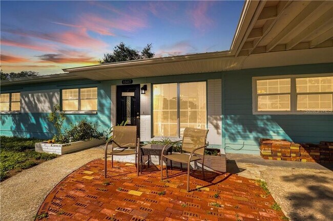 Building Photo - 1507 Charm Ln