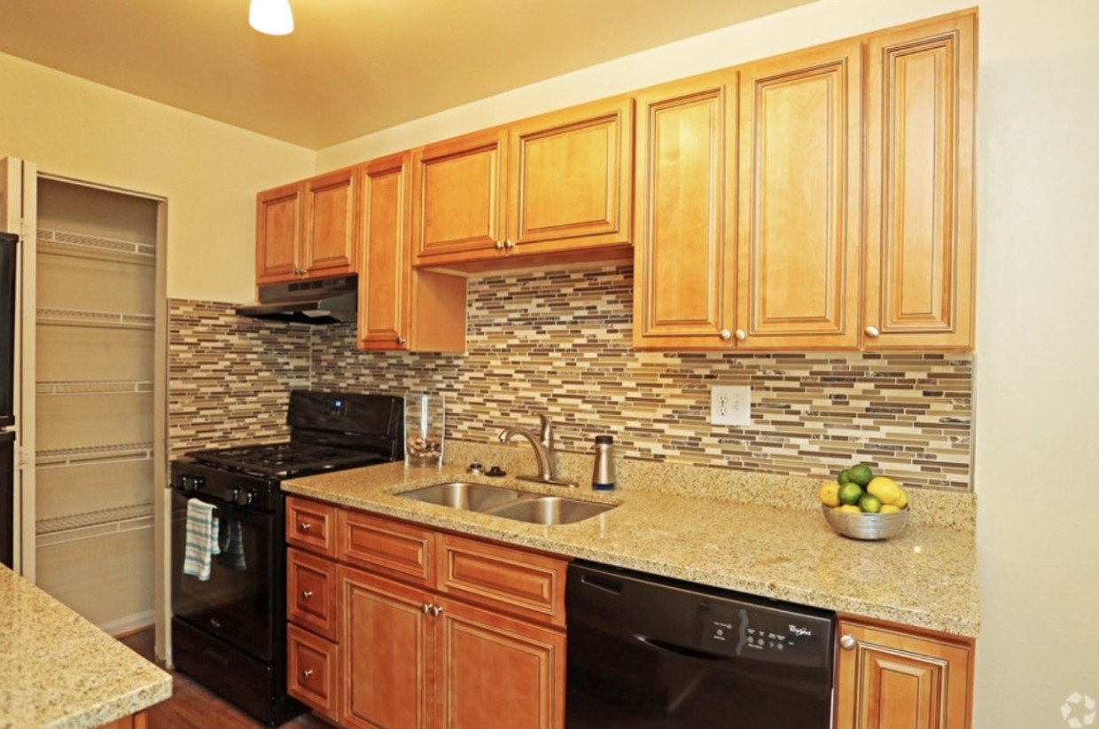 Kitchen - 7703 Enfield Ave