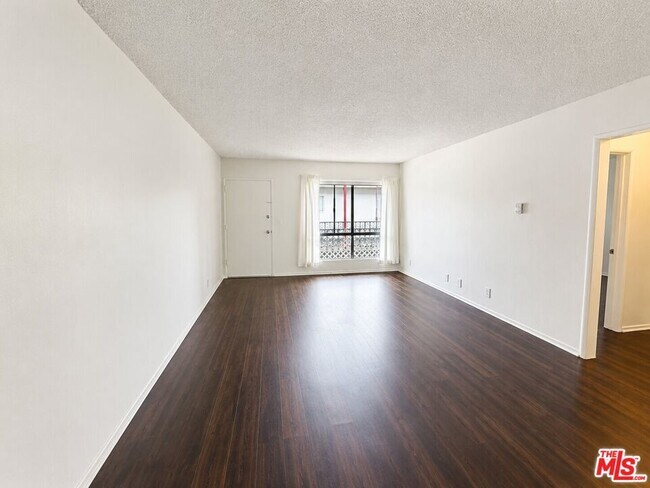 Foto del edificio - 1208 W Adams Blvd