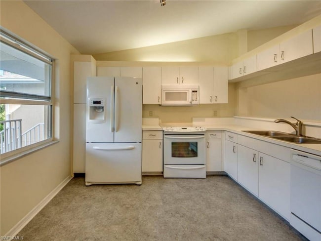 Building Photo - 15020 Arbor Lakes Dr W