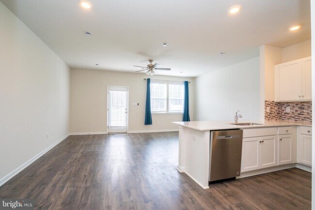 Building Photo - 172 Mazzeo Dr