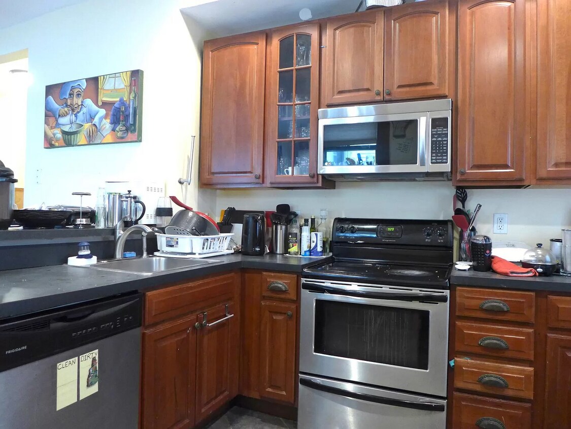 Building Photo - 122 Calumet St