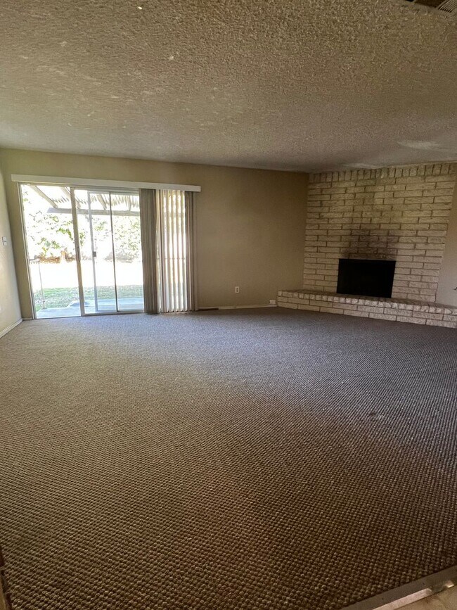 Building Photo - Cozy 2 bedroom home upgraded home!