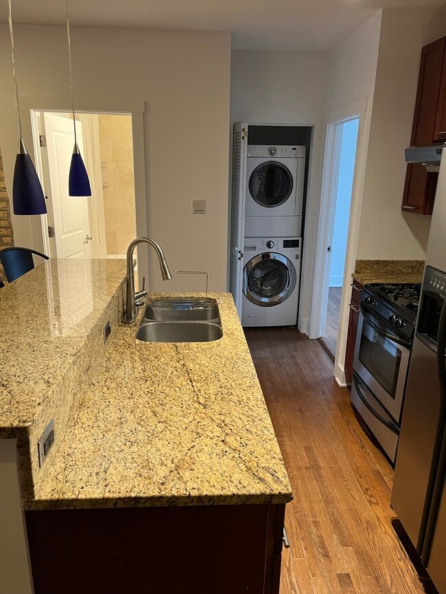 Foto del edificio - 5713 N Kimball Ave