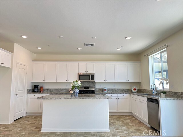 Building Photo - 3088 Mammoth Ave