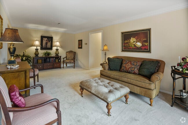 The Berkshire - Sala de estar 2BR - 1,5BA - 1037SF - West Chester Place