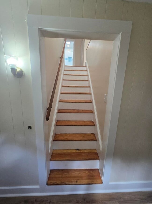 Building Photo - C1122 Woodbury Row