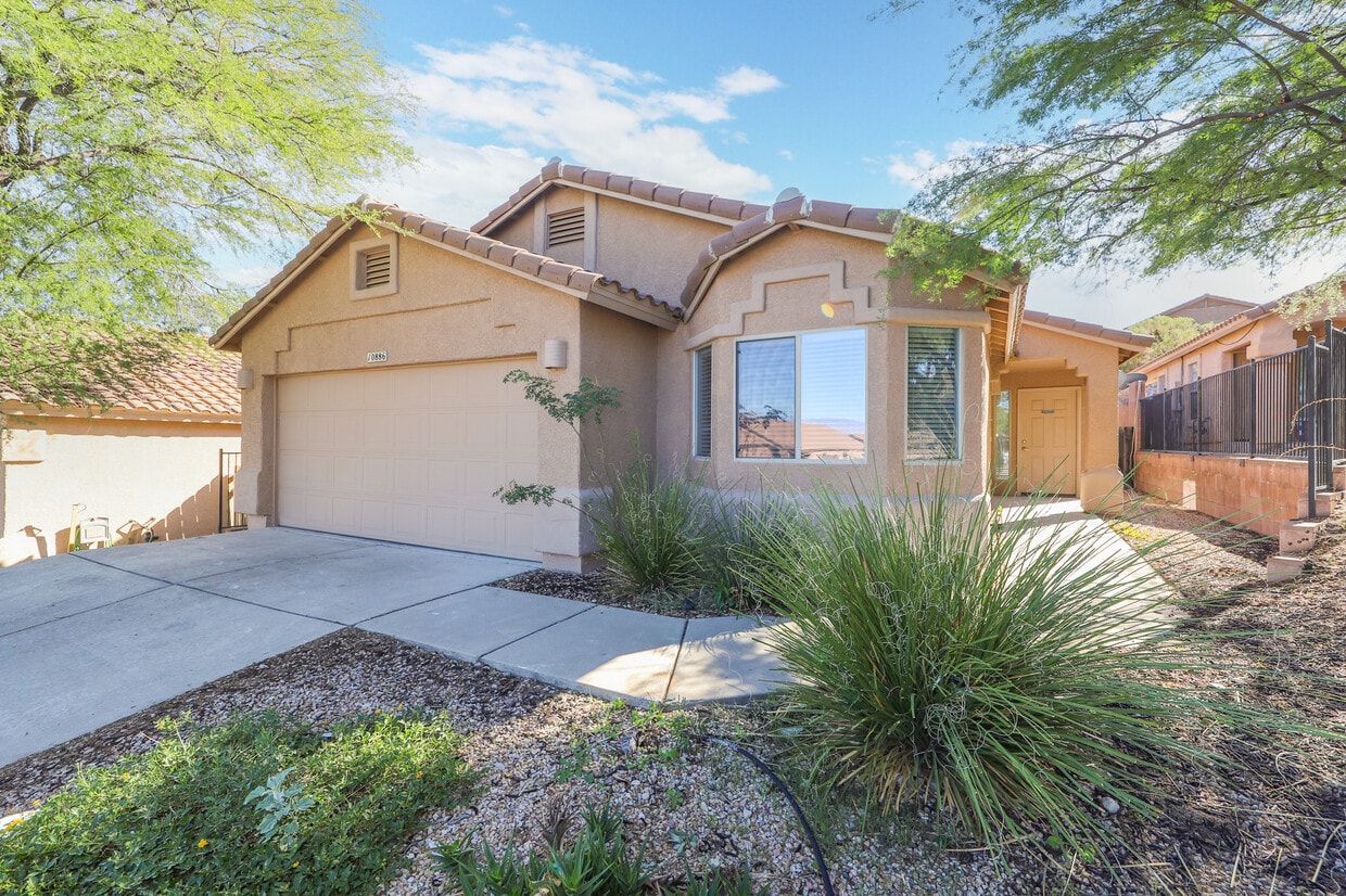 Primary Photo - 10886 S Arrowhead Spring Dr