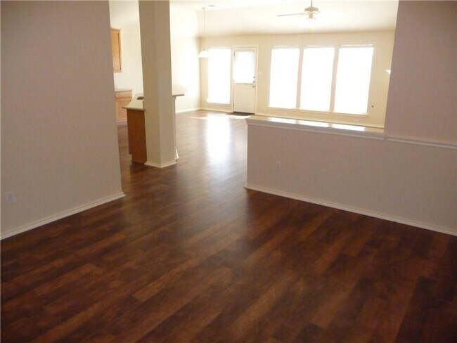 Foto del edificio - 1715 Briarton Ln S