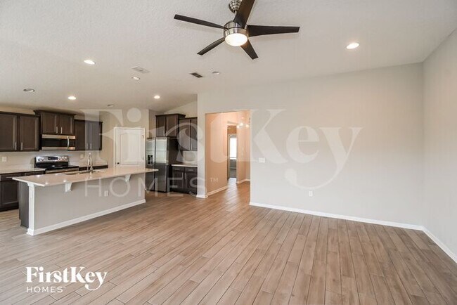 Foto del edificio - 8041 Arctic Fox Rd