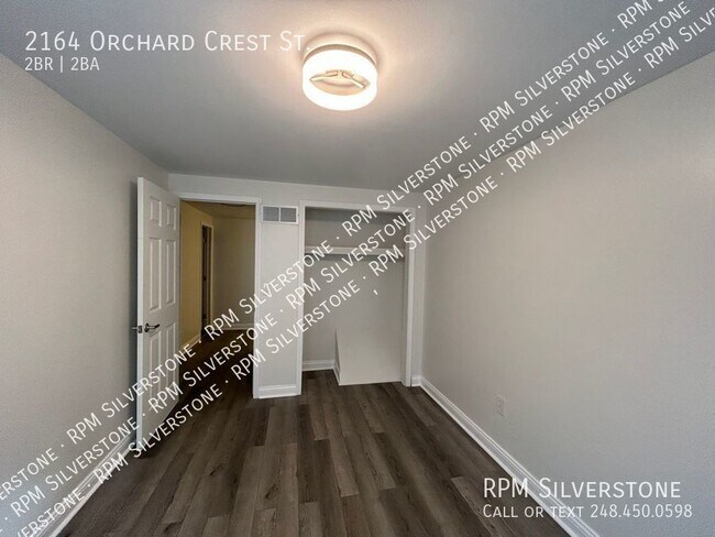Building Photo - Spacious 2-bedroom