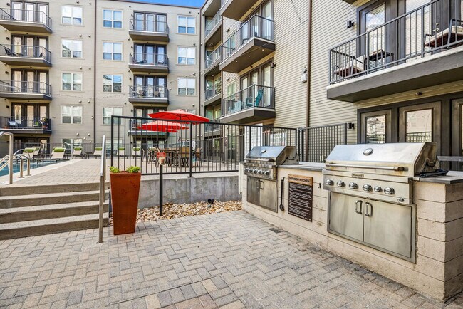 Foto del edificio - Your Haven in the Heart of the City:  3 BR...