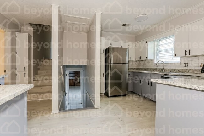 Building Photo - Updated 4 Bed Home in Reservoir with Moder...