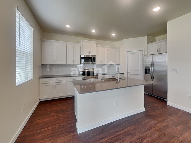 Building Photo - 1480 N Garnet Creek Ave