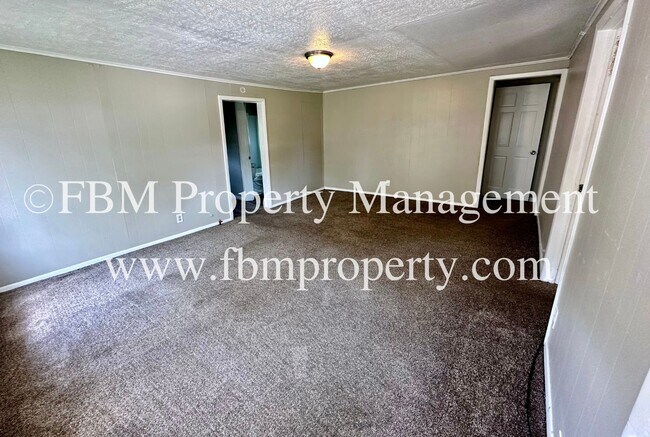Foto del edificio - 907 S. Carlton St.- Beautiful 3 Bedroom, 1...