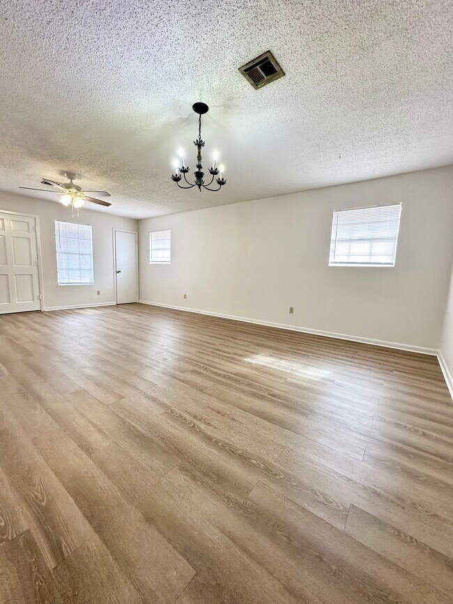 Building Photo - 308 Cottonwood Dr
