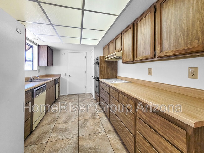 Building Photo - 12831 W Paintbrush Dr
