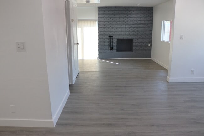 Foto del edificio - 6104 Costello Ave